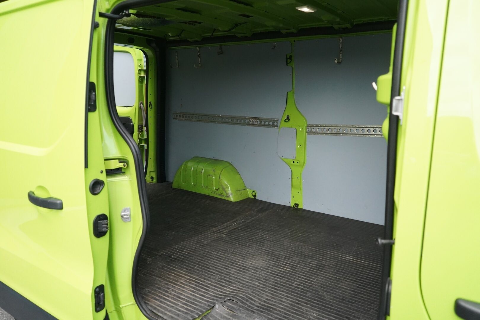 Renault Trafic 2015 dCi 120 TwinTurbo L2H1 6,0 m3 NAVI+ * Vakkari / Eberspächer / Navi / P.Kamera / Vetokoukku * - Suomi-auto / Särmä huoltokirja 144tkm / Juuri katsastettu