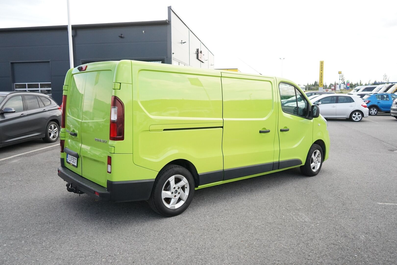 Renault Trafic 2015 dCi 120 TwinTurbo L2H1 6,0 m3 NAVI+ * Vakkari / Eberspächer / Navi / P.Kamera / Vetokoukku * - Suomi-auto / Särmä huoltokirja 144tkm / Juuri katsastettu