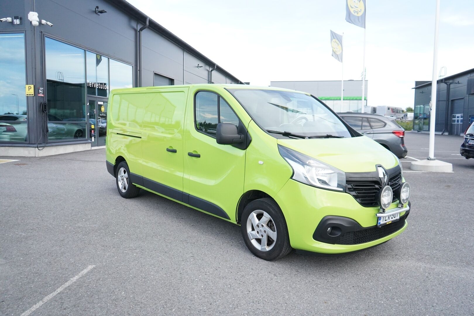 Renault Trafic 2015 dCi 120 TwinTurbo L2H1 6,0 m3 NAVI+ * Vakkari / Eberspächer / Navi / P.Kamera / Vetokoukku * - Suomi-auto / Särmä huoltokirja 144tkm / Juuri katsastettu
