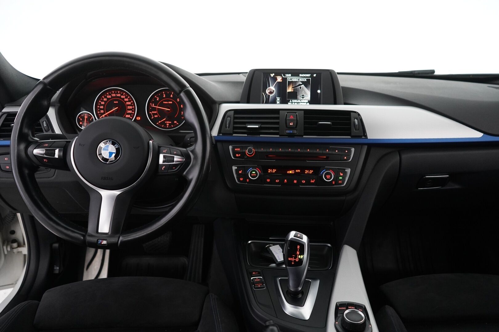 BMW 320 2015 F30 Sedan 320i TwinPower Turbo A xDrive Edition - Juuri saapunut / M-Sport / 2 x Vanteet / Juuri katsastettu