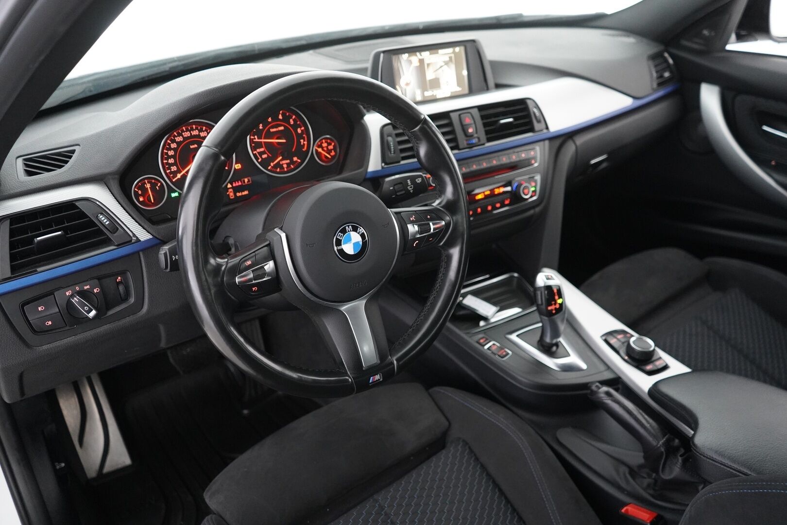 BMW 320 2015 F30 Sedan 320i TwinPower Turbo A xDrive Edition - Juuri saapunut / M-Sport / 2 x Vanteet / Juuri katsastettu