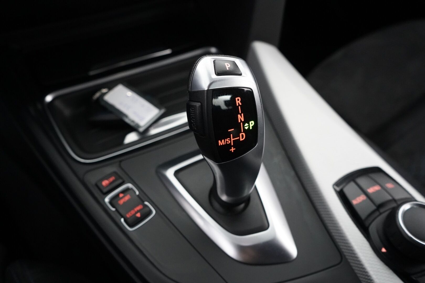 BMW 320 2015 F30 Sedan 320i TwinPower Turbo A xDrive Edition - M-Sport | Harman&Kardon | Tutkat | Vakionopeudensäädin | Sport-penkit | 2 x Vanteet | Juuri katsastettu