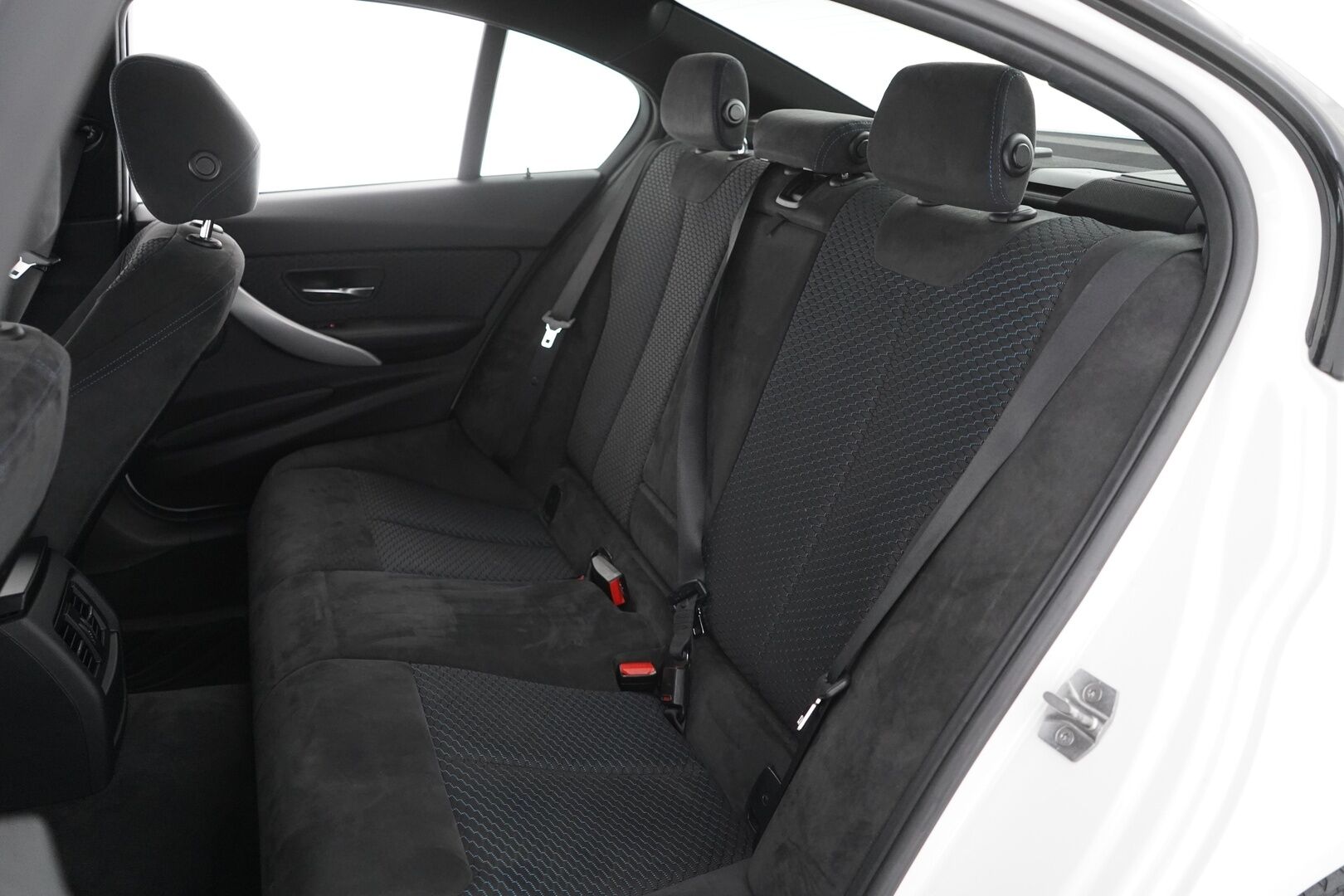 BMW 320 2015 F30 Sedan 320i TwinPower Turbo A xDrive Edition - Juuri saapunut / M-Sport / 2 x Vanteet / Juuri katsastettu