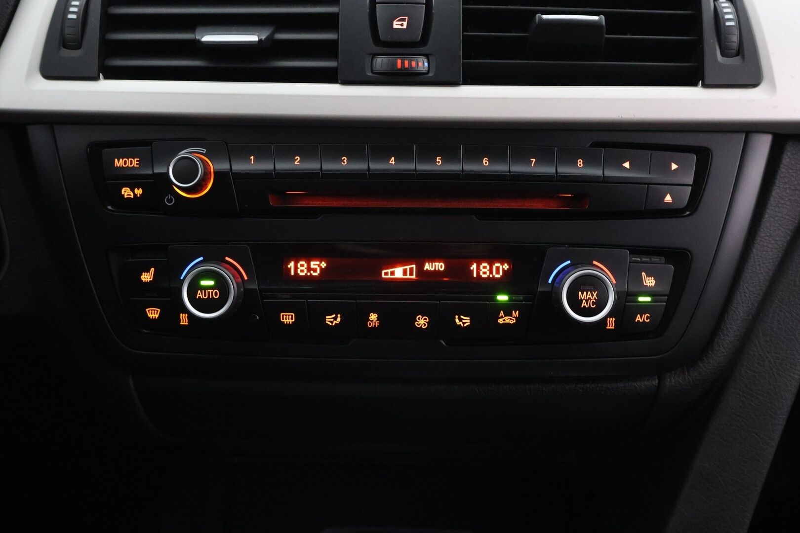 BMW 320 2015 F31 Touring 320i TwinPower Turbo A Limited xDrive Edition - Suomi-auto | P.tutka | Xenon | Juuri huollettu! 