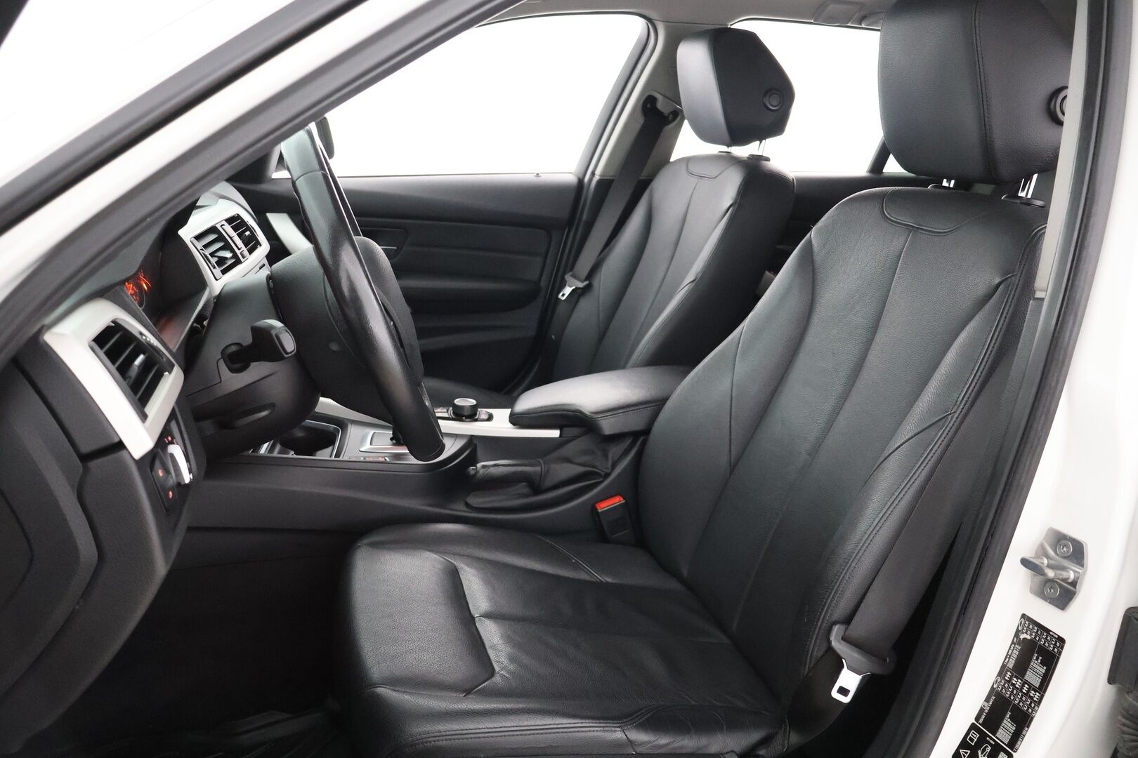 BMW 320 2015 F31 Touring 320i TwinPower Turbo A Limited xDrive Edition - Suomi-auto | P.tutka | Xenon | Juuri huollettu! 