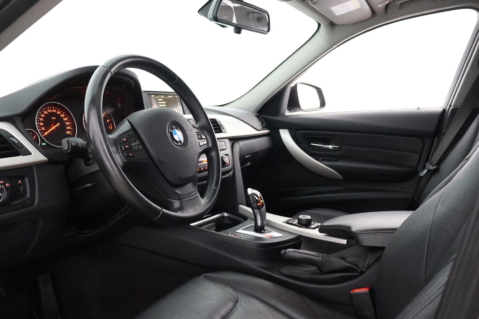 BMW 320 2015 F31 Touring 320i TwinPower Turbo A Limited xDrive Edition - Suomi-auto | P.tutka | Xenon | Juuri huollettu! 