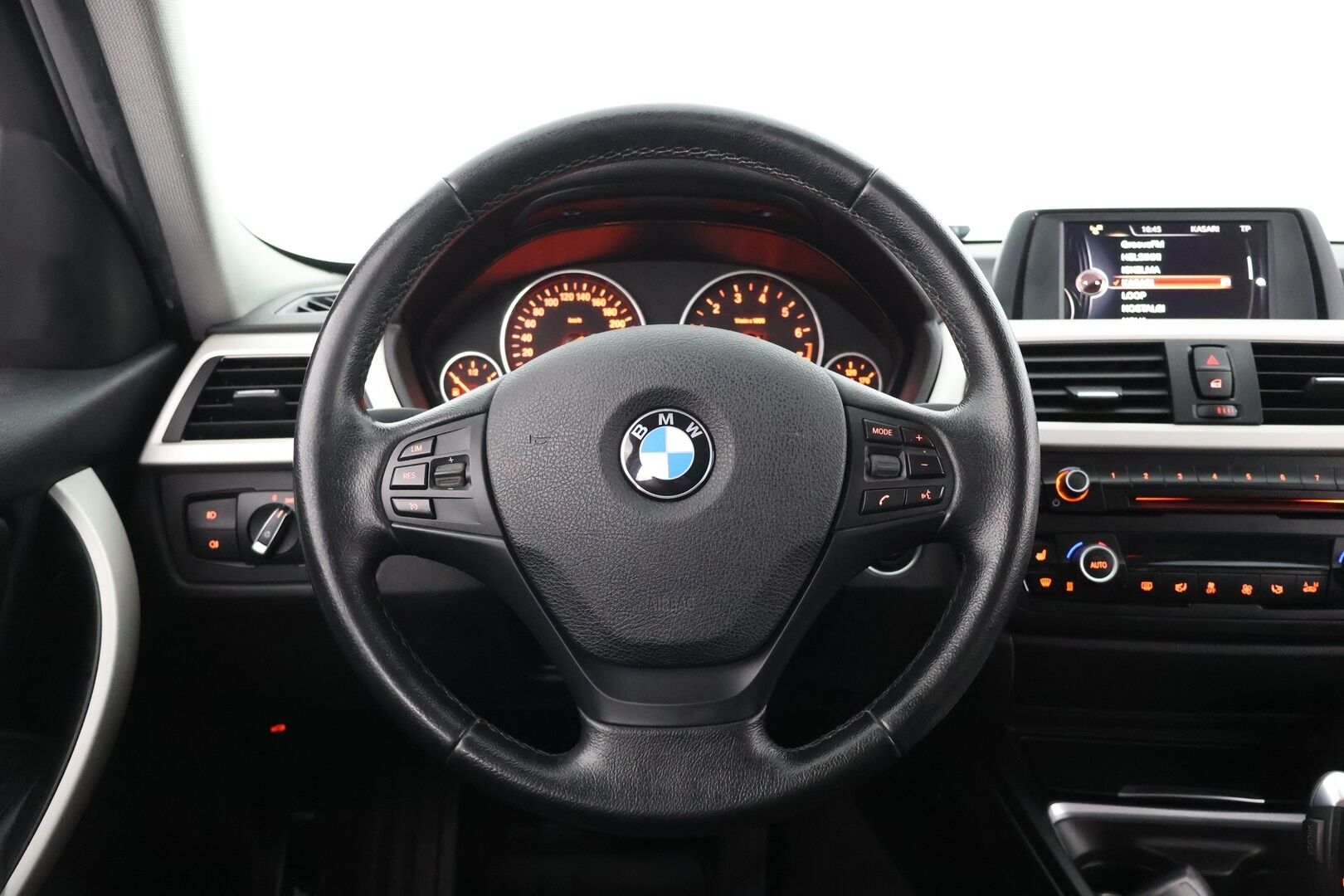 BMW 320 2015 F31 Touring 320i TwinPower Turbo A Limited xDrive Edition - Suomi-auto | P.tutka | Xenon | Juuri huollettu! 