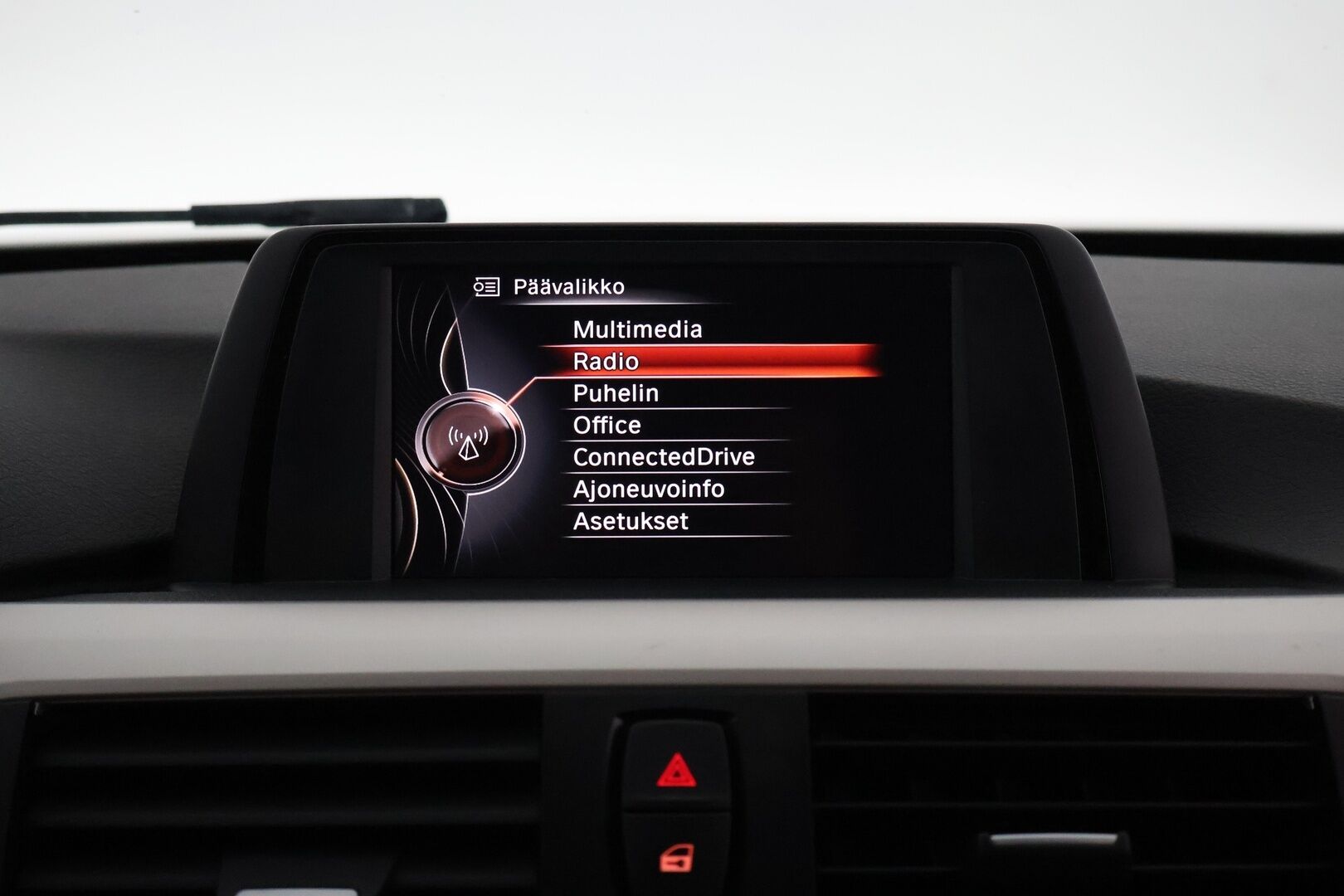BMW 320 2015 F31 Touring 320i TwinPower Turbo A Limited xDrive Edition - Suomi-auto | P.tutka | Xenon | Juuri huollettu! 
