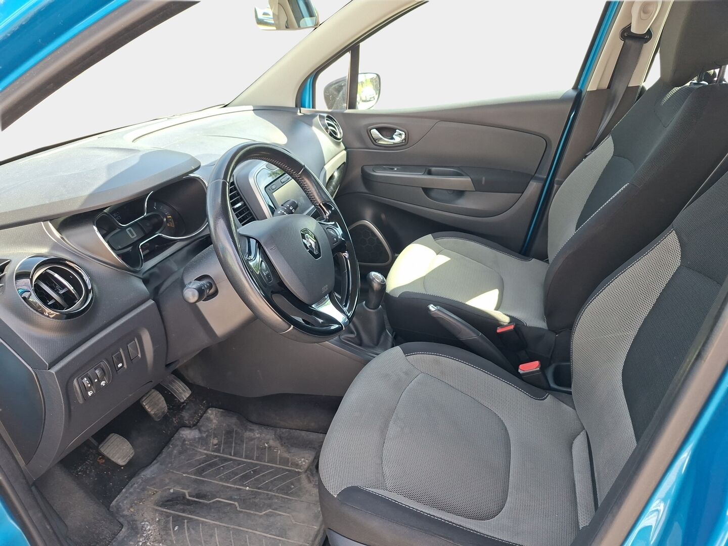 Renault Captur 2015 Energy TCe 90 Navi Style - Suomiauto | Vetokoukku | Lohko&Sisäpistoke | Vakkari | KeylessGo | 2x Renkaat Aluvantein!