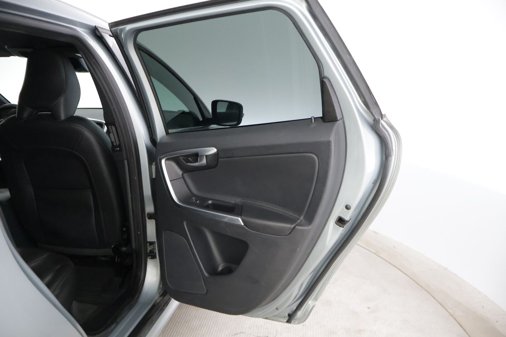 Volvo XC60 2015 D5 AWD Summum aut * Webasto / Vetokoukku / Kuskinpenkki Muistilla / Vakionopeudensäädin * - Siististi pysynyt ryhdikäs Suomi-Auto Summum varuste paketilla!