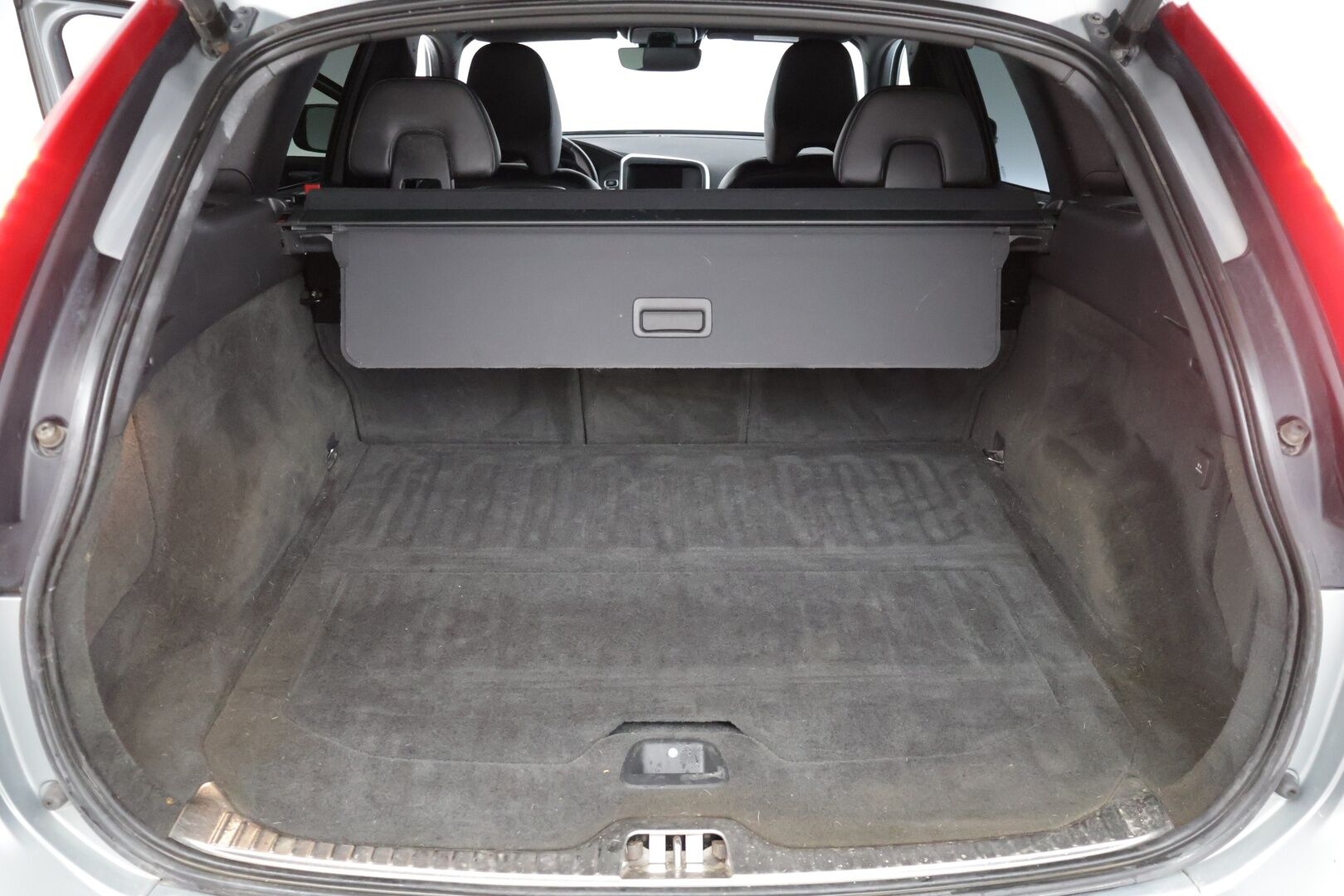 Volvo XC60 2015 D5 AWD Summum aut * Webasto / Vetokoukku / Kuskinpenkki Muistilla / Vakionopeudensäädin * - Aito Suomi-auto vetokoukulla kesän rientoihin!
