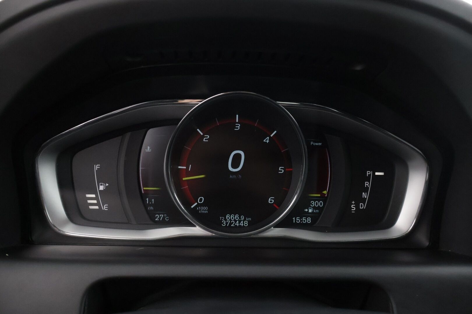 Volvo XC60 2015 D5 AWD Summum aut * Webasto / Vetokoukku / Kuskinpenkki Muistilla / Vakionopeudensäädin * - Aito Suomi-auto vetokoukulla kesän rientoihin!