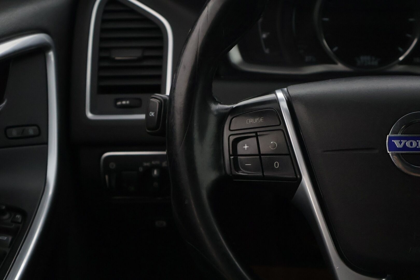 Volvo XC60 2015 D5 AWD Summum aut * Webasto / Vetokoukku / Kuskinpenkki Muistilla / Vakionopeudensäädin * - Aito Suomi-auto vetokoukulla kesän rientoihin!