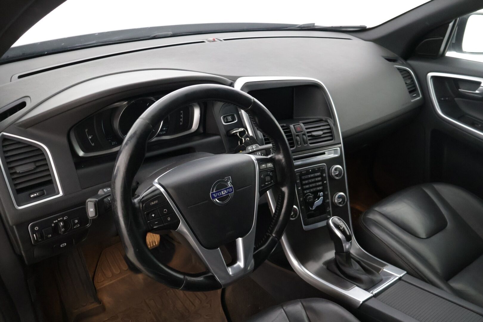 Volvo XC60 2015 D5 AWD Summum aut * Webasto / Vetokoukku / Kuskinpenkki Muistilla / Vakionopeudensäädin * - Aito Suomi-auto vetokoukulla kesän rientoihin!