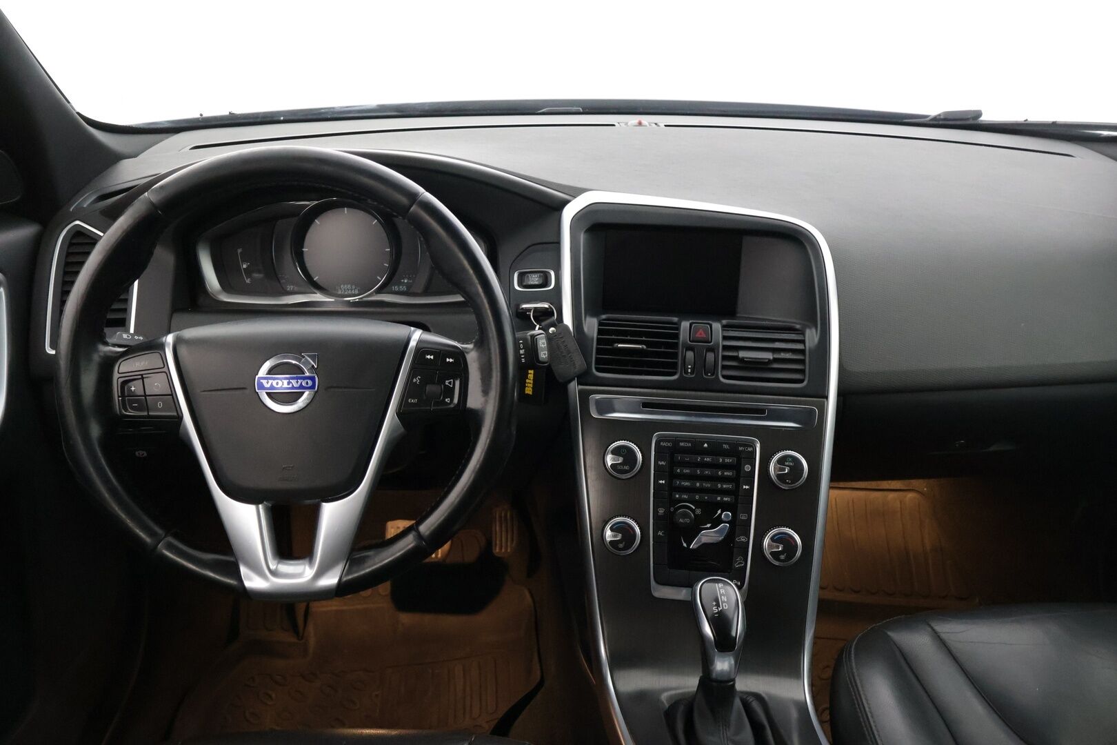 Volvo XC60 2015 D5 AWD Summum aut * Webasto / Vetokoukku / Kuskinpenkki Muistilla / Vakionopeudensäädin * - Aito Suomi-auto vetokoukulla kesän rientoihin!