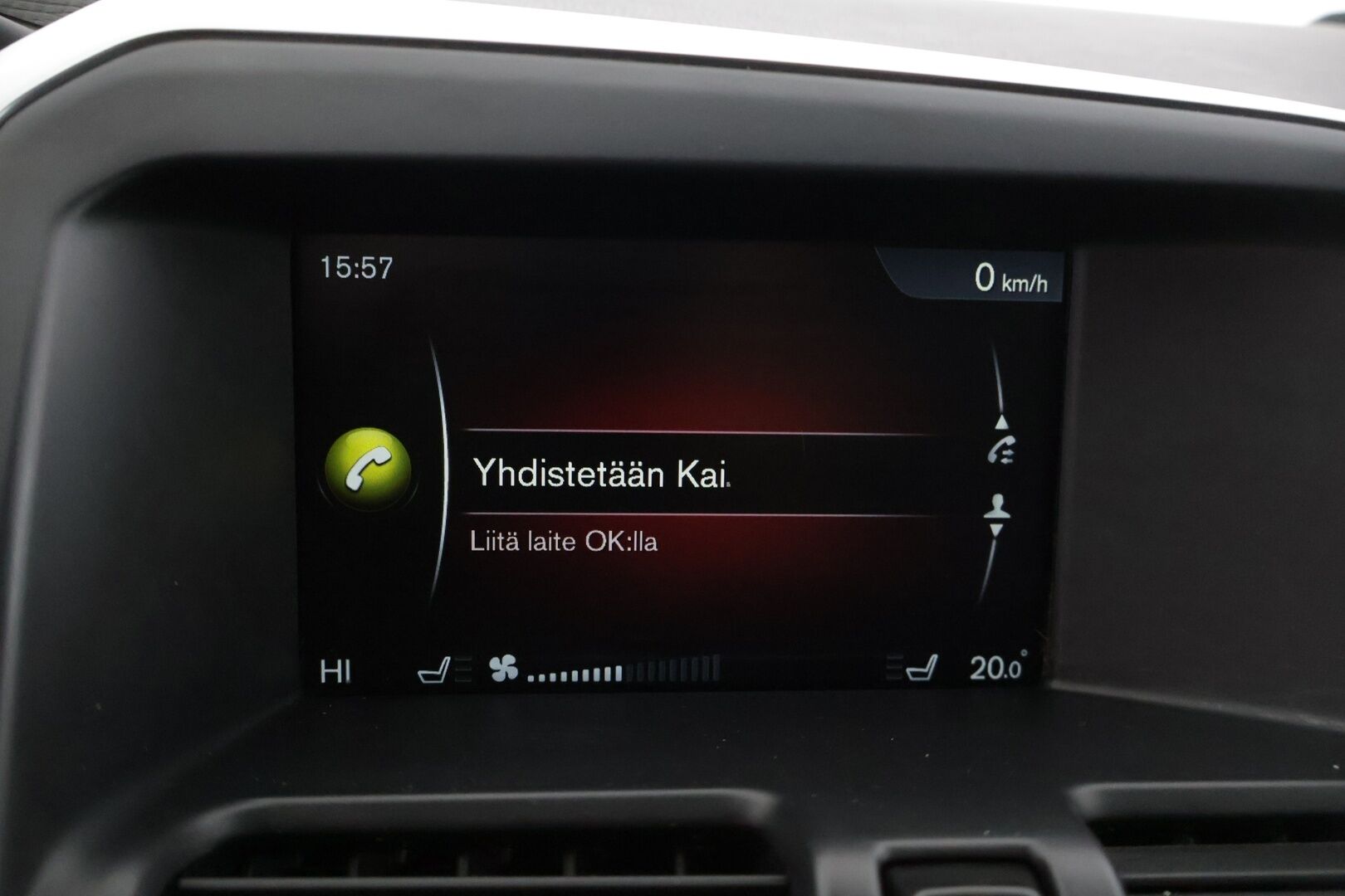 Volvo XC60 2015 D5 AWD Summum aut * Webasto / Vetokoukku / Kuskinpenkki Muistilla / Vakionopeudensäädin * - Aito Suomi-auto vetokoukulla kesän rientoihin!