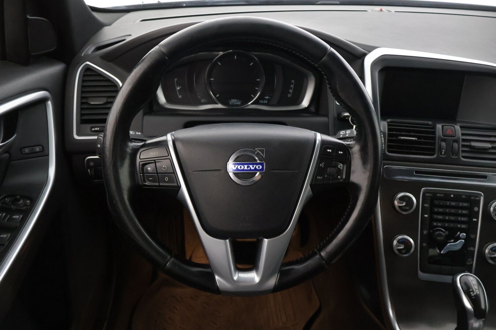 Volvo XC60 2015 D5 AWD Summum aut * Webasto / Vetokoukku / Kuskinpenkki Muistilla / Vakionopeudensäädin * - Aito Suomi-auto vetokoukulla kesän rientoihin!