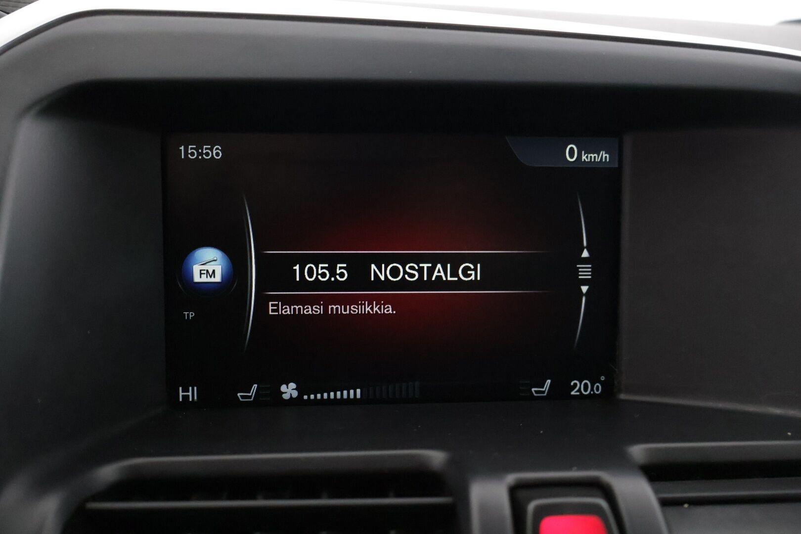 Volvo XC60 2015 D5 AWD Summum aut * Webasto / Vetokoukku / Kuskinpenkki Muistilla / Vakionopeudensäädin * - Siististi pysynyt ryhdikäs Suomi-Auto Summum varuste paketilla!