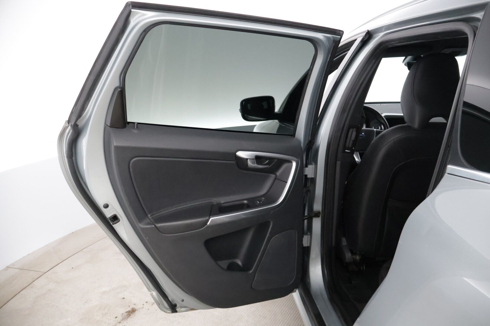 Volvo XC60 2015 D5 AWD Summum aut * Webasto / Vetokoukku / Kuskinpenkki Muistilla / Vakionopeudensäädin * - Siististi pysynyt ryhdikäs Suomi-Auto Summum varuste paketilla!