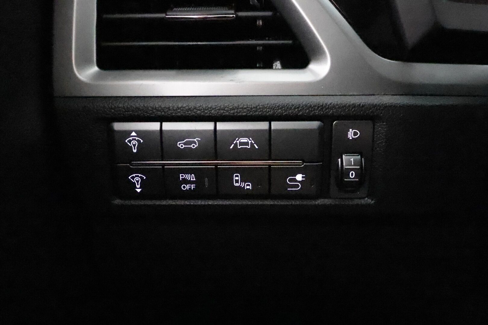 SsangYong Korando 2020 G1,5T 2WD 6AT QUARTZ **Lohkolämmitin / LED-valot / P.kamera / Kaistavahti / Navi / Puolinahat / KeylessGO** - Suomi-auto / Kahdet Renkaat