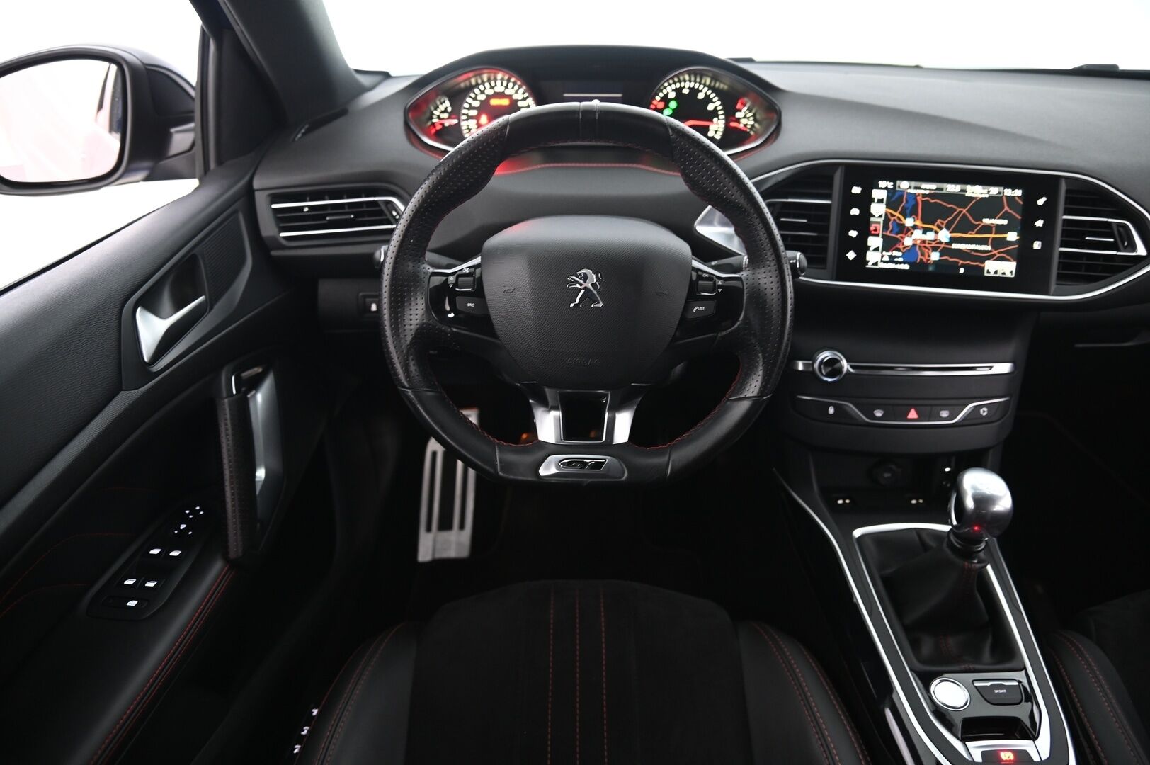 Peugeot 308 2015 SW GT THP 205 - Hierovat etuistuimet | Navi | Lohko | Juuri huollettu | Vakkari | Nahka-alcantara