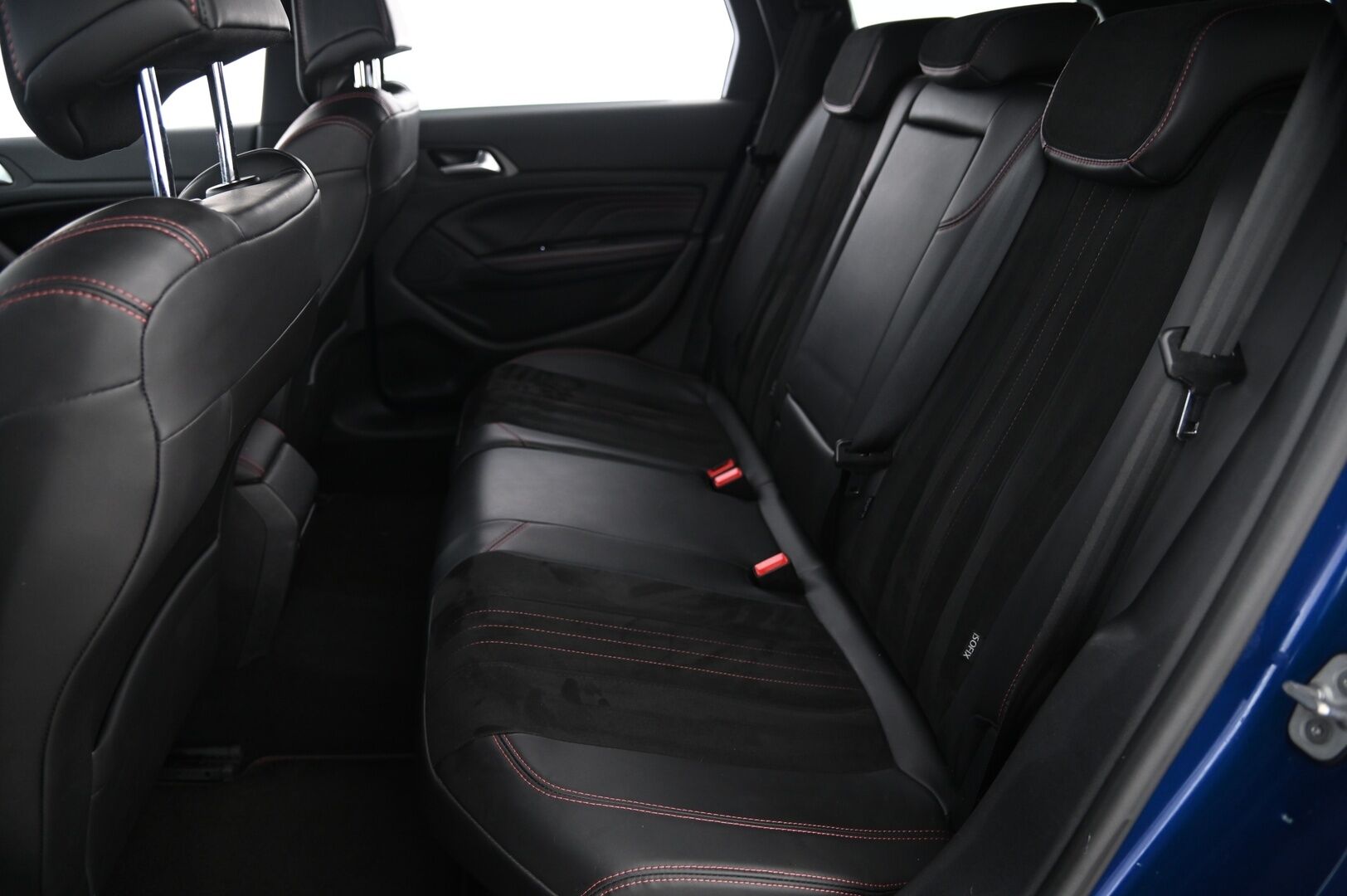 Peugeot 308 2015 SW GT THP 205 - Hierovat etuistuimet | Navi | Lohko | Juuri huollettu | Vakkari | Nahka-alcantara