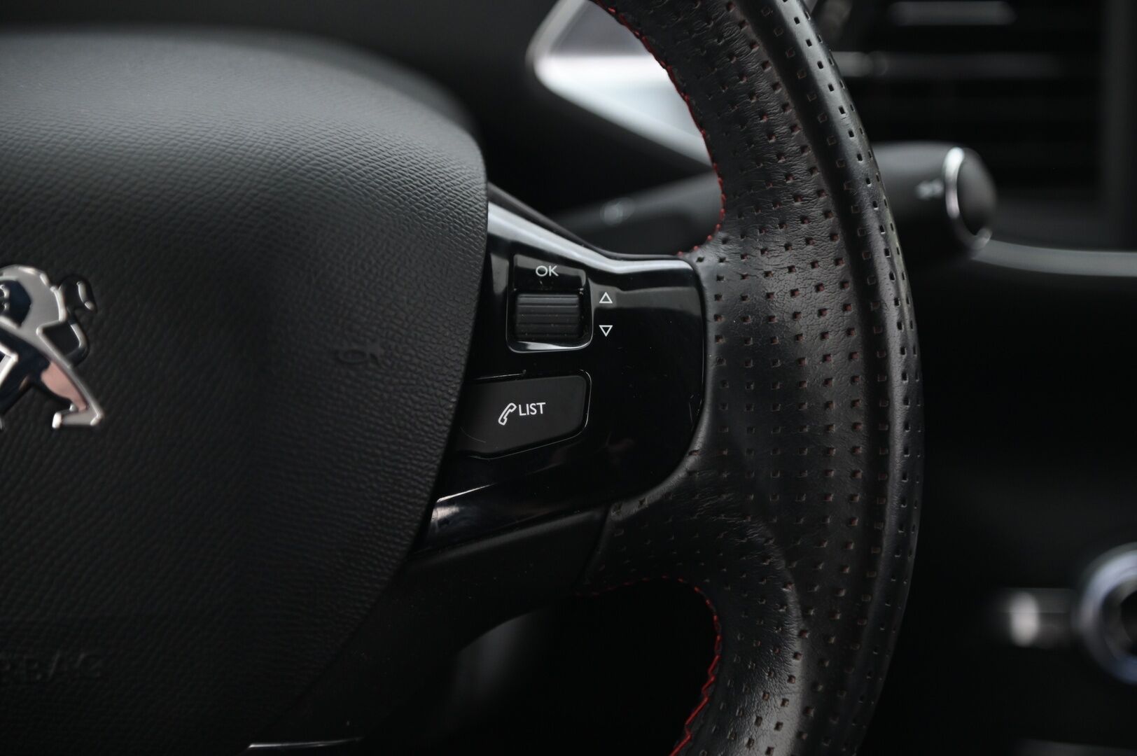 Peugeot 308 2015 SW GT THP 205 - Hierovat etuistuimet | Navi | Lohko | Juuri huollettu | Vakkari | Nahka-alcantara