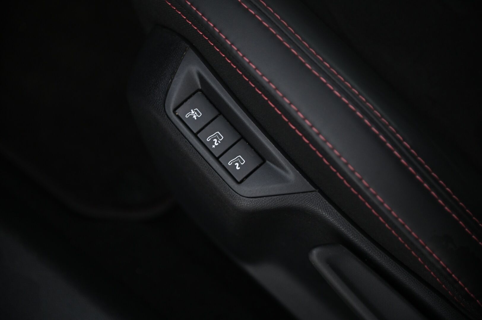 Peugeot 308 2015 SW GT THP 205 - Hierovat etuistuimet | Navi | Lohko | Juuri huollettu | Vakkari | Nahka-alcantara