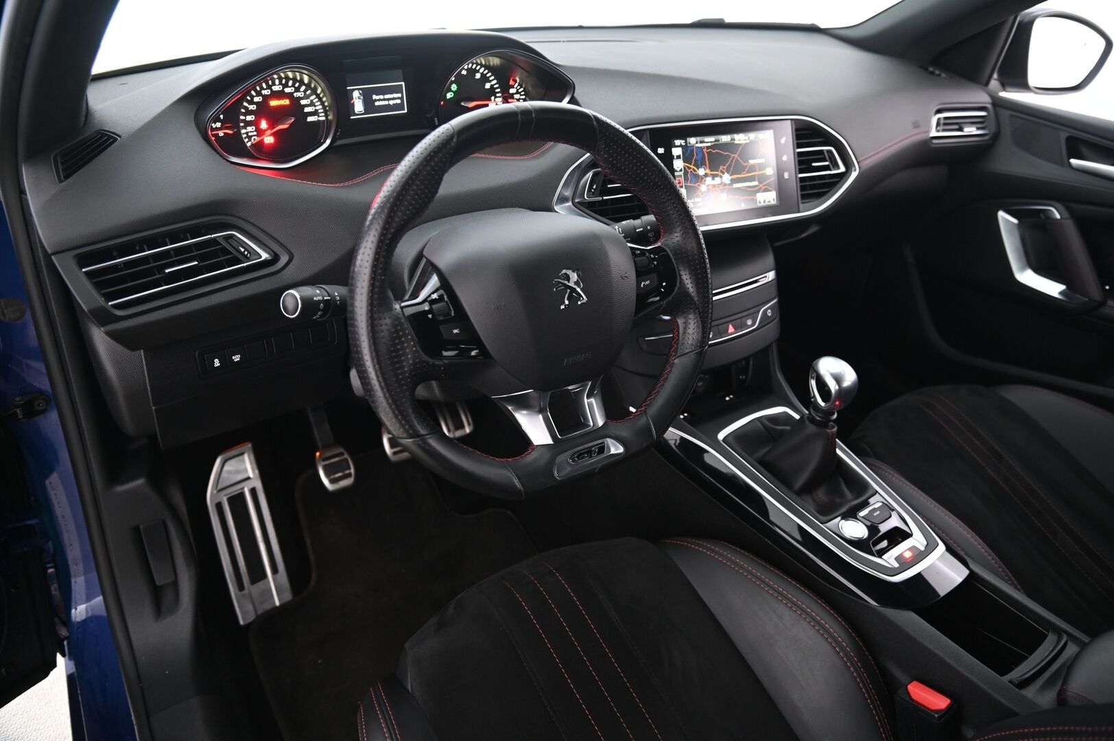 Peugeot 308 2015 SW GT THP 205 - Hierovat etuistuimet | Navi | Lohko | Juuri huollettu | Vakkari | Nahka-alcantara