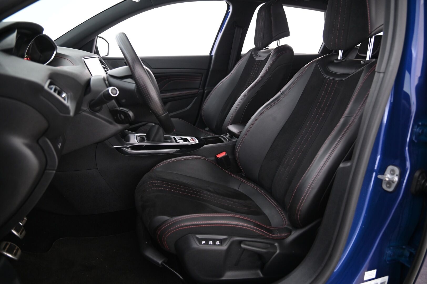 Peugeot 308 2015 SW GT THP 205 - Hierovat etuistuimet | Navi | Lohko | Juuri huollettu | Vakkari | Nahka-alcantara