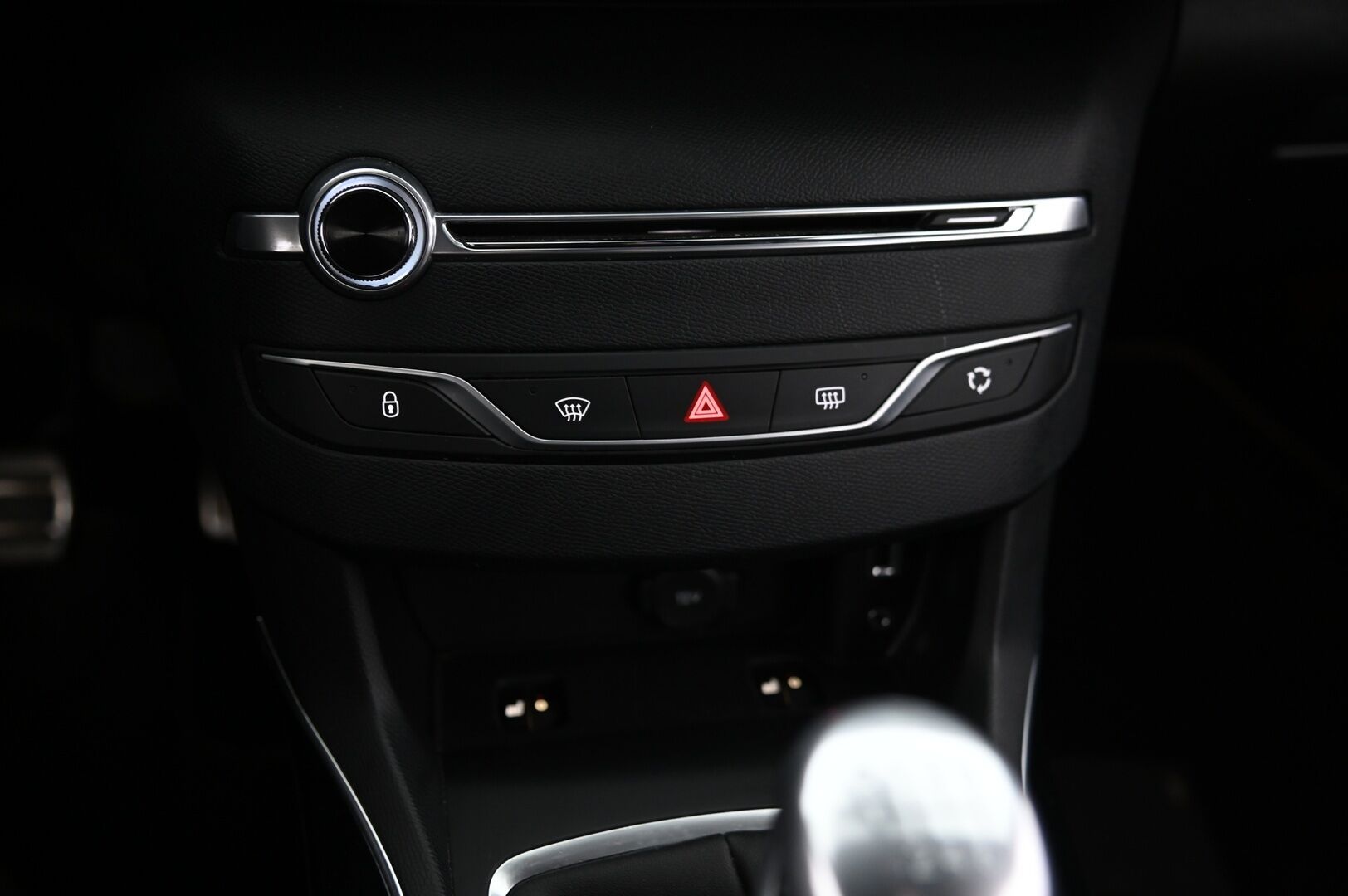Peugeot 308 2015 SW GT THP 205 - Hierovat etuistuimet | Navi | Lohko | Juuri huollettu | Vakkari | Nahka-alcantara