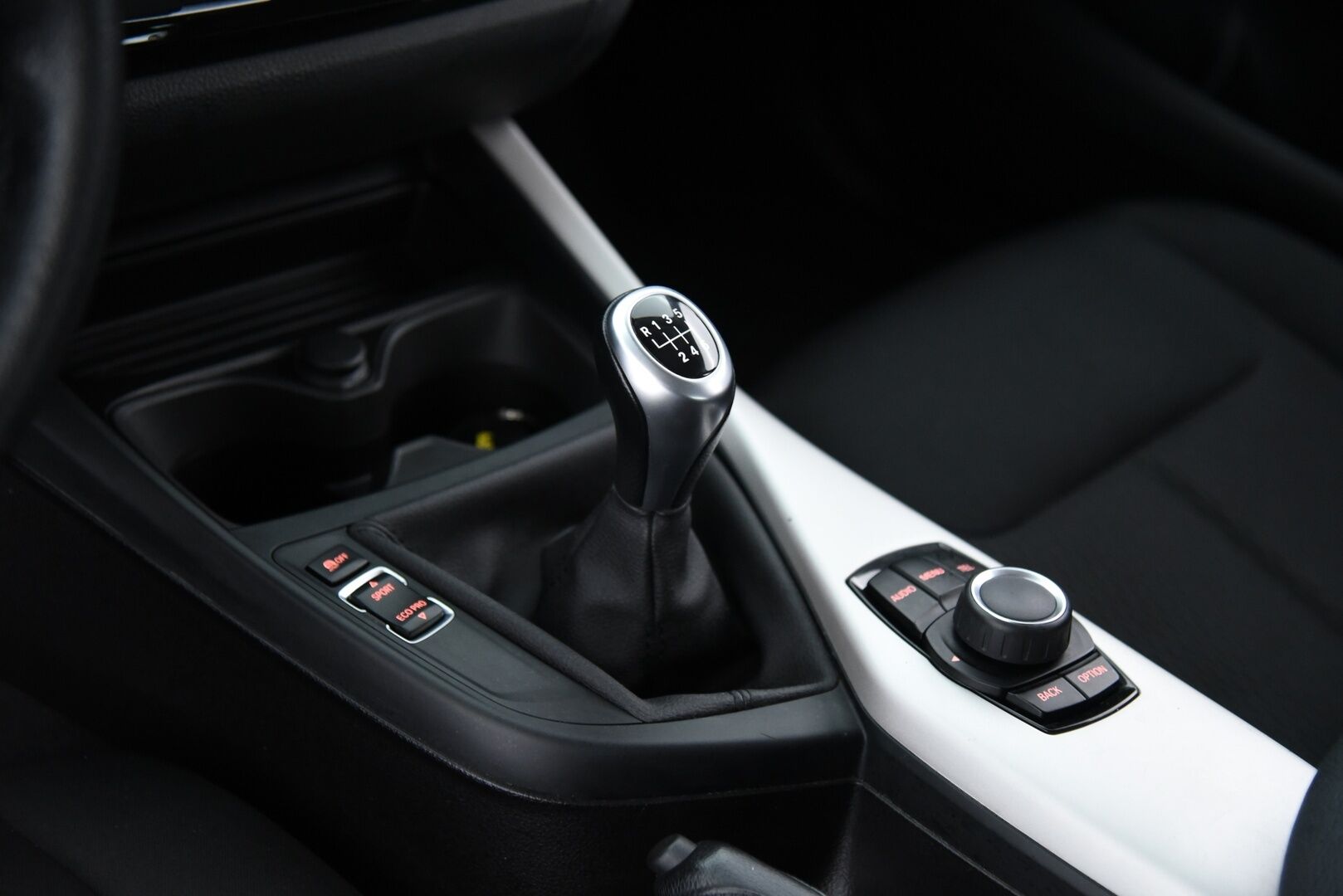 BMW 118 2016 F20 Hatchback 118i Business / HiFi / LED / Vakkari / Prof. keskinäyttö - Ketju vaihdettu / P. Tutka - HULLUT JOULUT KORKOTARJOUS 2,49% 