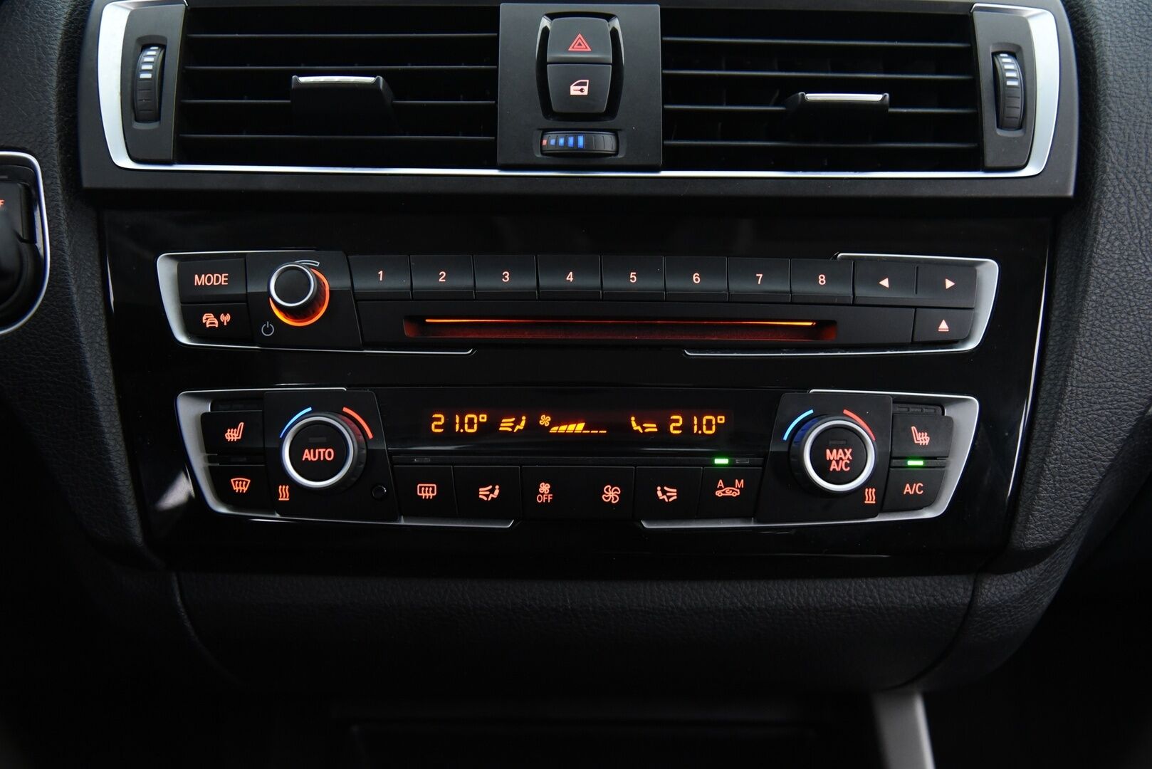 BMW 118 2016 F20 Hatchback 118i Business / HiFi / LED / Vakkari / Prof. keskinäyttö - Ketju vaihdettu / P. Tutka - HULLUT JOULUT KORKOTARJOUS 2,49% 