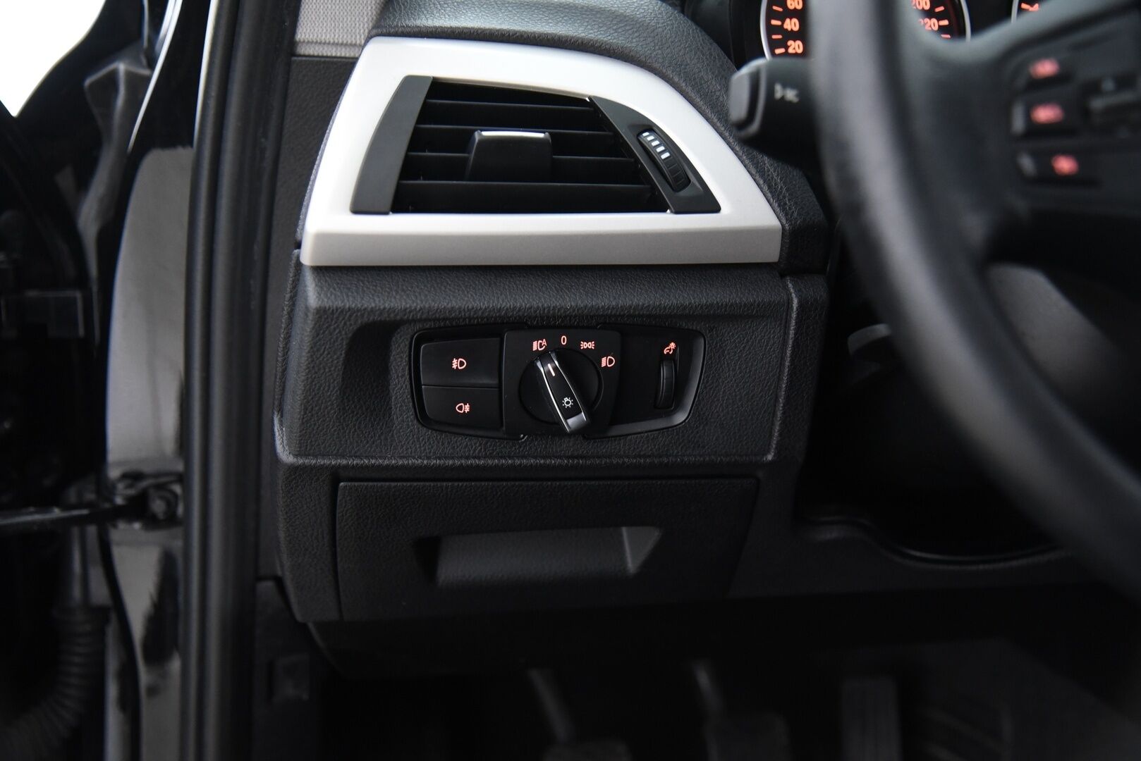 BMW 118 2016 F20 Hatchback 118i Business / HiFi / LED / Vakkari / Prof. keskinäyttö - Ketju vaihdettu / P. Tutka - HULLUT JOULUT KORKOTARJOUS 2,49% 