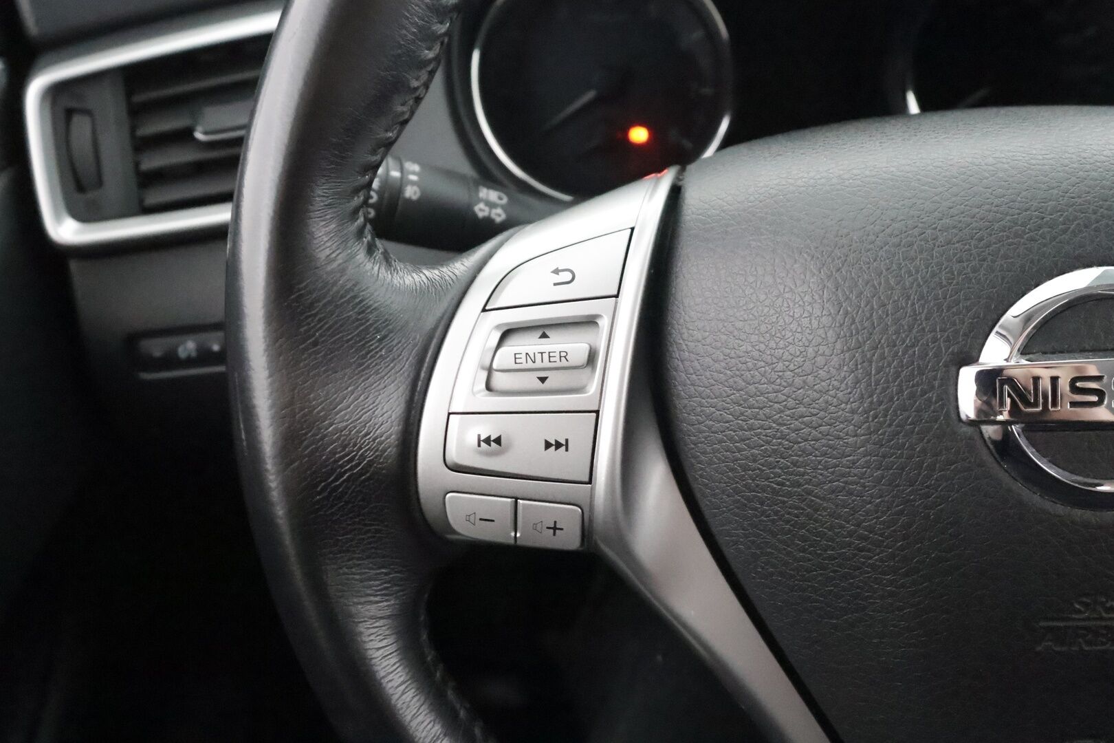Nissan X-Trail 2016 DIG-T 163 Acenta 2WD 6 MT E6 - | Koukku | Vakkari | BT | LED -lisävalo | Lohko + sisälämmitin | Aut. ilmastointi | P.tutkat | 2x renkaat aluin | Suomiauto | Huoltokirja | 