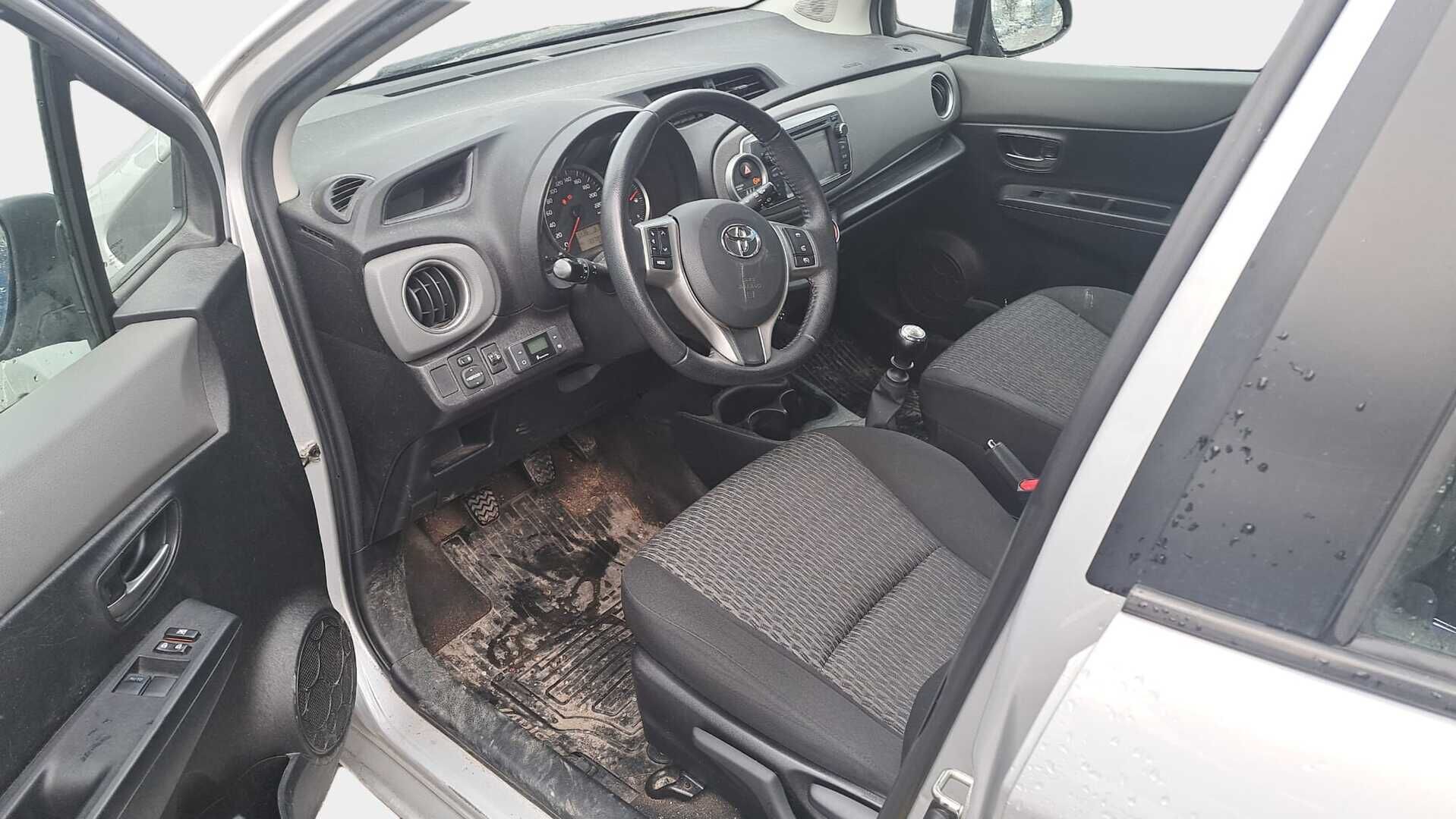 Toyota Yaris 2014 1,33 Dual VVT-i Active 5ov * Webasto / P-Kamera / Bluetooth / Vakionopeudensäädin * - Suomi-auto / 2x Renkaat 