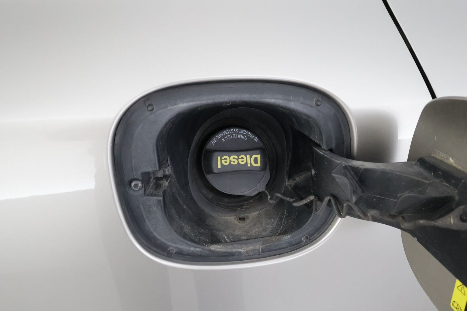 Volvo S60 2015 D4 Summum aut * Vakkari / Webasto / Muistipenkki / P.kamera / Puolinahat / Navi / Digimittaristo / Xenon / Keyless * - 1.Om Suomi-auto / Kahdet renkaat aluvanteilla / Merkkihuollettu / Huippusiisti