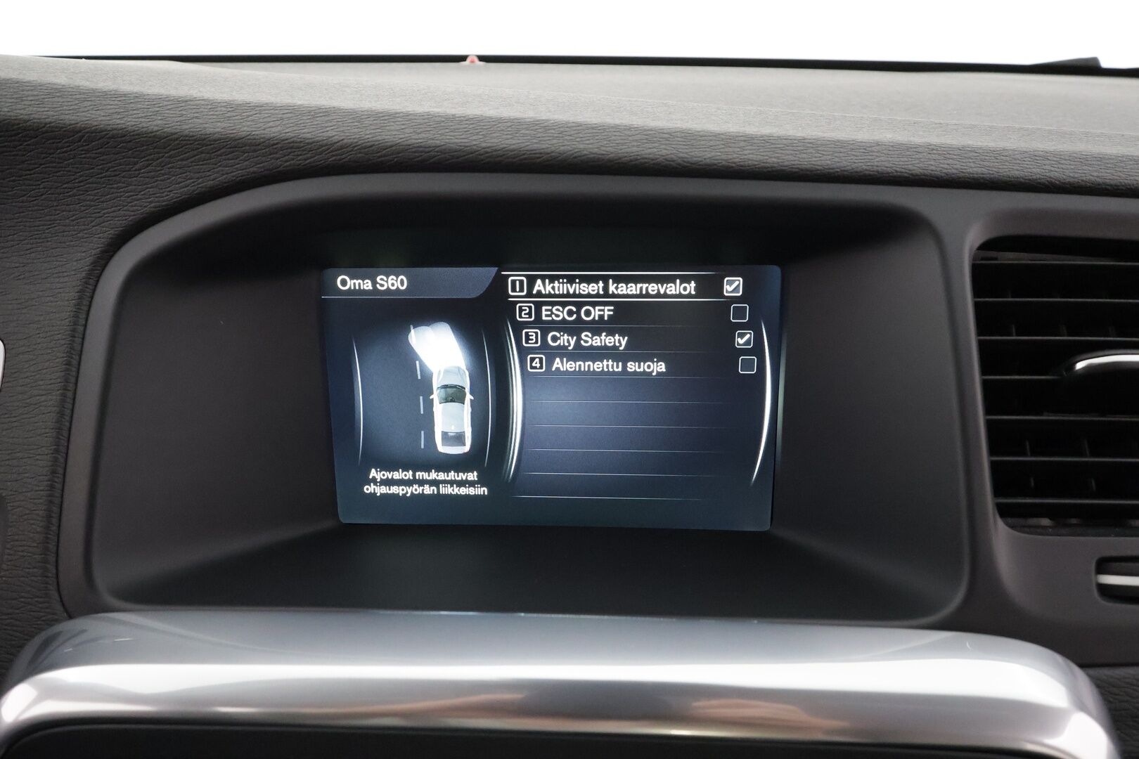 Volvo S60 2015 D4 Summum aut * Vakkari / Webasto / Muistipenkki / P.kamera / Puolinahat / Navi / Digimittaristo / Xenon / Keyless * - 1.Om Suomi-auto / Kahdet renkaat aluvanteilla / Merkkihuollettu / Huippusiisti