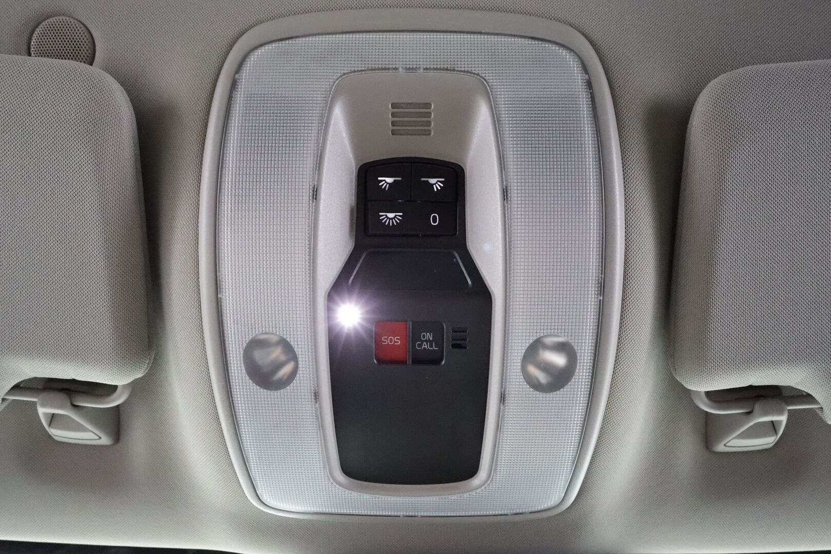 Volvo S60 2015 D4 Summum aut * Vakkari / Webasto / Muistipenkki / P.kamera / Puolinahat / Navi / Digimittaristo / Xenon / Keyless * - 1.Om Suomi-auto / Kahdet renkaat aluvanteilla / Merkkihuollettu / Huippusiisti