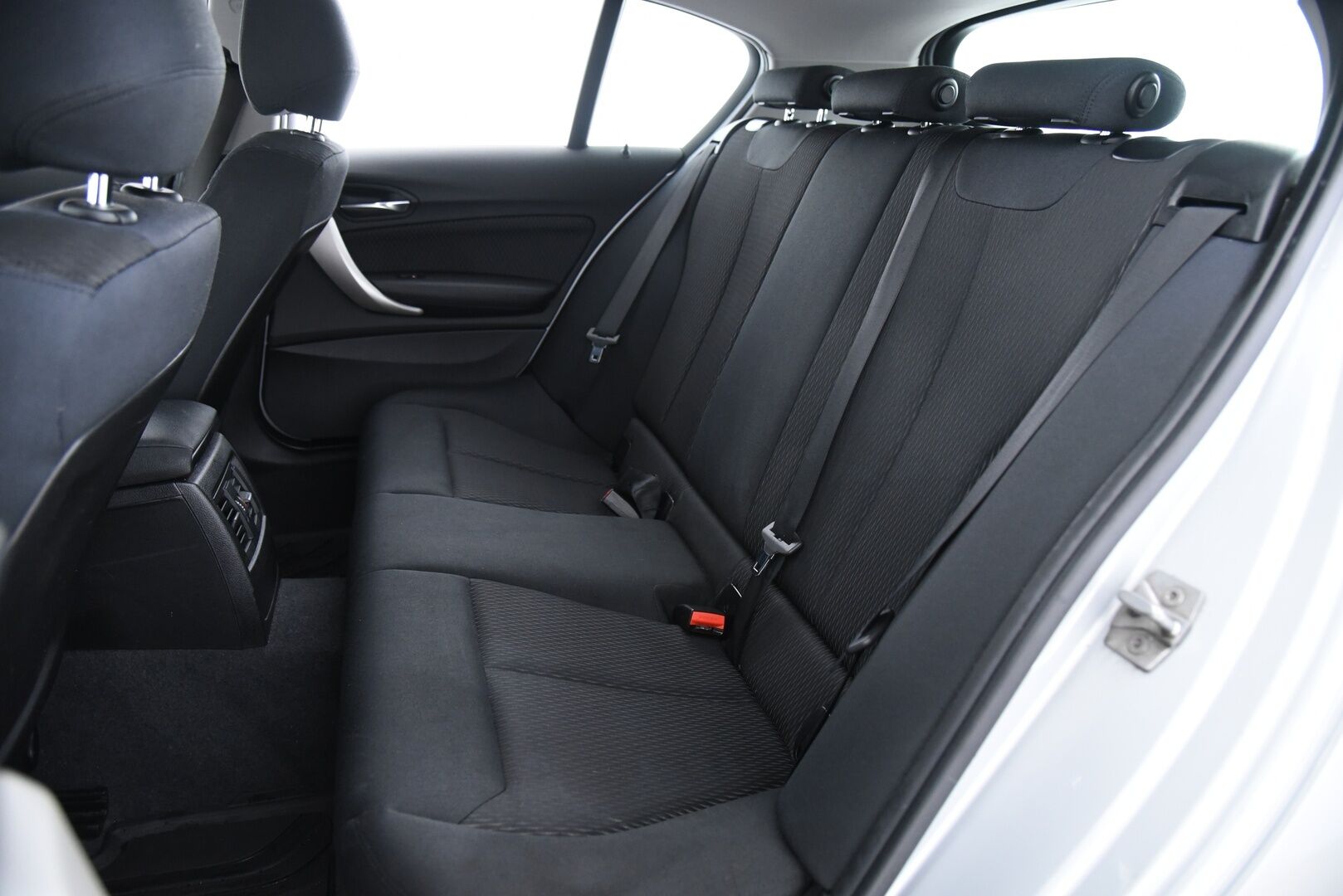 BMW 116 2014 F20 Hatchback 116i TwinPower Turbo A Business Aut / Vetokoukku / Xenon / Vakkari / P-tutka - 2x BMW:n aluvanteet / Suomi-auto / Lohkolämmitin sisäpistokkeella 