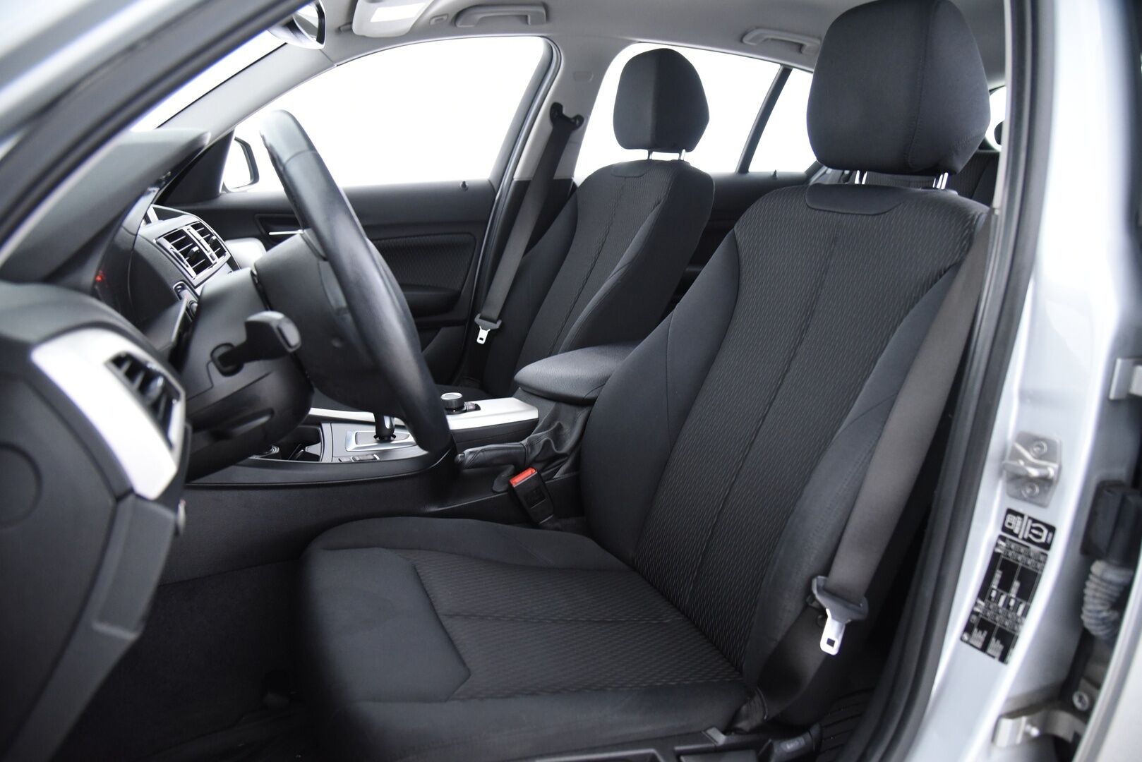 BMW 116 2014 F20 Hatchback 116i TwinPower Turbo A Business Aut / Vetokoukku / Xenon / Vakkari / P-tutka - 2x BMW:n aluvanteet / Suomi-auto / Lohkolämmitin sisäpistokkeella 