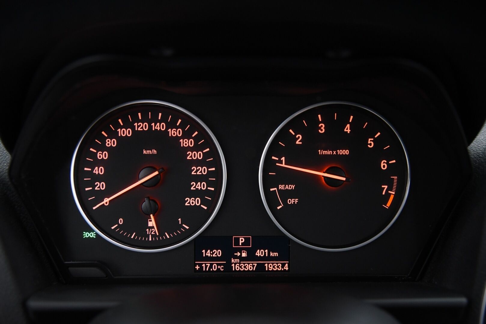 BMW 116 2014 F20 Hatchback 116i TwinPower Turbo A Business Aut / Vetokoukku / Xenon / Vakkari / P-tutka - 2x BMW:n aluvanteet / Suomi-auto / Lohkolämmitin sisäpistokkeella 