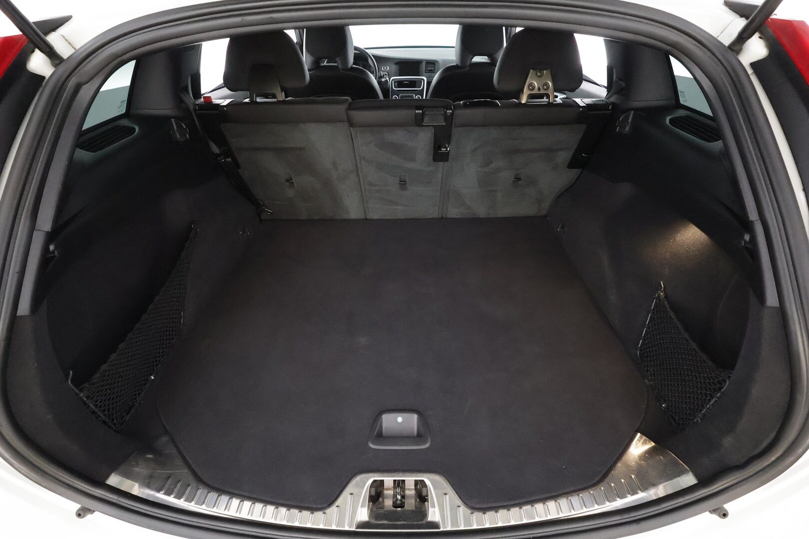 Volvo V60 2016 D4 Business aut * Suomi-auto / Vakkari / P.tutka / Webasto / Xenon / Navi / Koukku / KeylessGo / Puolinahat / Digimittaristo * - Kahdet renkaat aluvanteilla / Merkkihuollettu / Juuri huollettu - HULLUT BLACKWEEK JATKOT - KORKOTARJOUS 2,49%