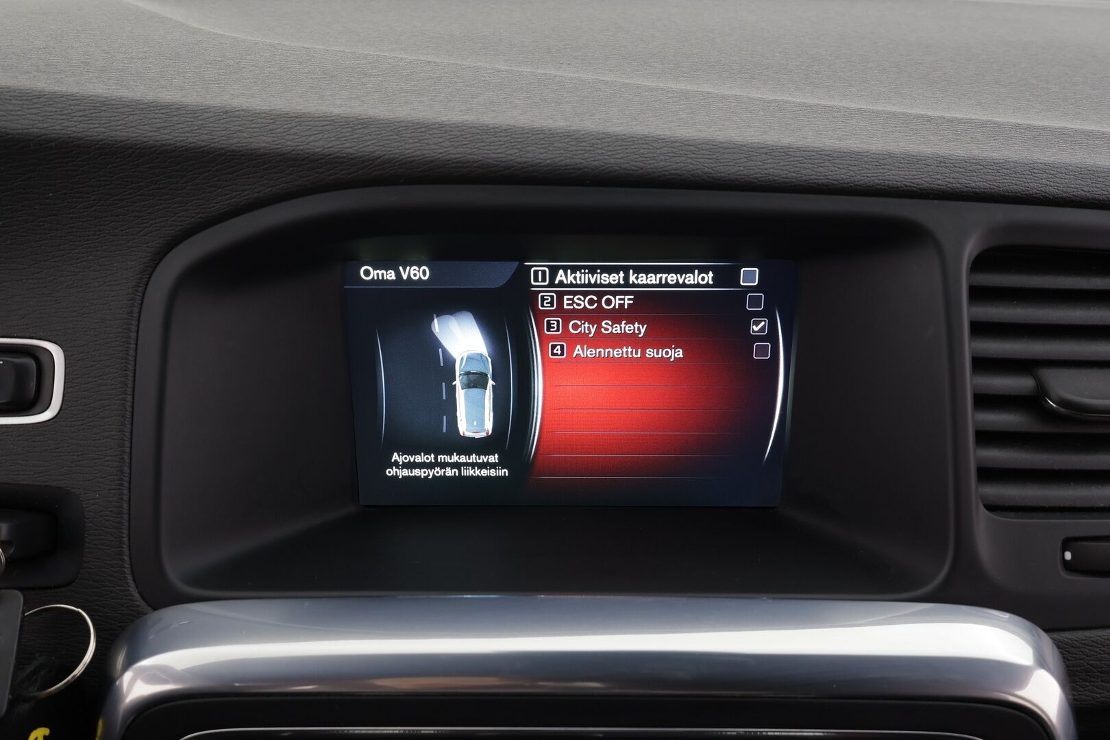 Volvo V60 2016 D4 Business aut * Suomi-auto / Vakkari / P.tutka / Webasto / Xenon / Navi / Koukku / KeylessGo / Puolinahat / Digimittaristo * - Kahdet renkaat aluvanteilla / Merkkihuollettu / Juuri huollettu - HULLUT BLACKWEEK JATKOT - KORKOTARJOUS 2,49%