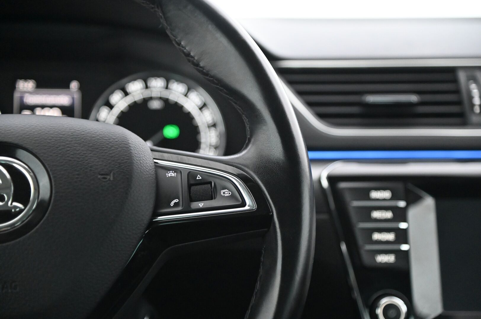 Skoda Superb 2016 1,4 TSI ACT Style DSG Autom *ACC / Webasto / Canton / Muistipenkki / Navi* - *Juuri Huollettu! / 2xrenkaat vanteilla*