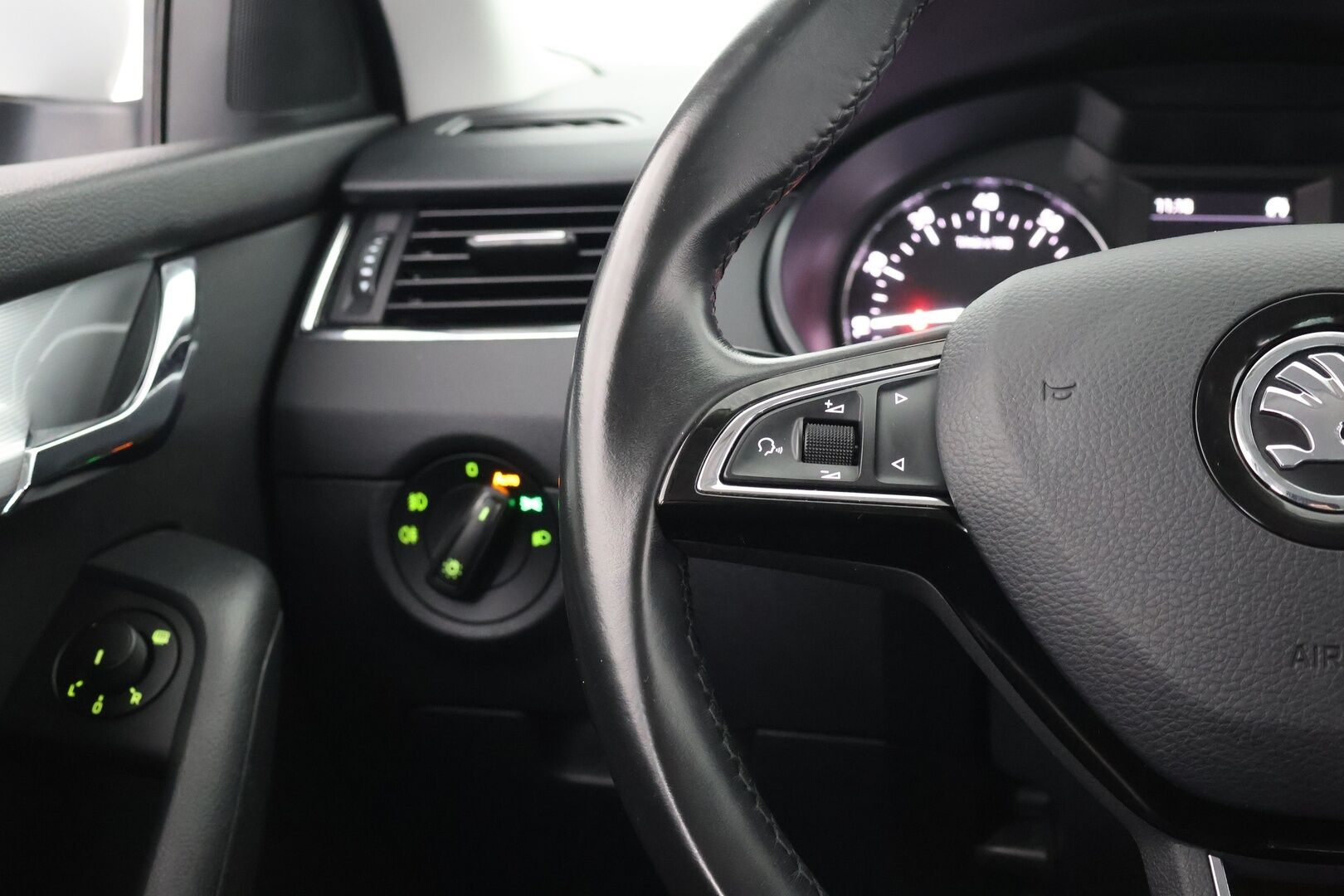 Skoda Octavia 2016 1,2 TSI Style DSG Autom. - | Suomi-auto | Vakkari | P. Tutkat | Lohko+sisäp. | SmartLink | Bi-Xenon | Kaukovaloassistentti | Todella siisti! |