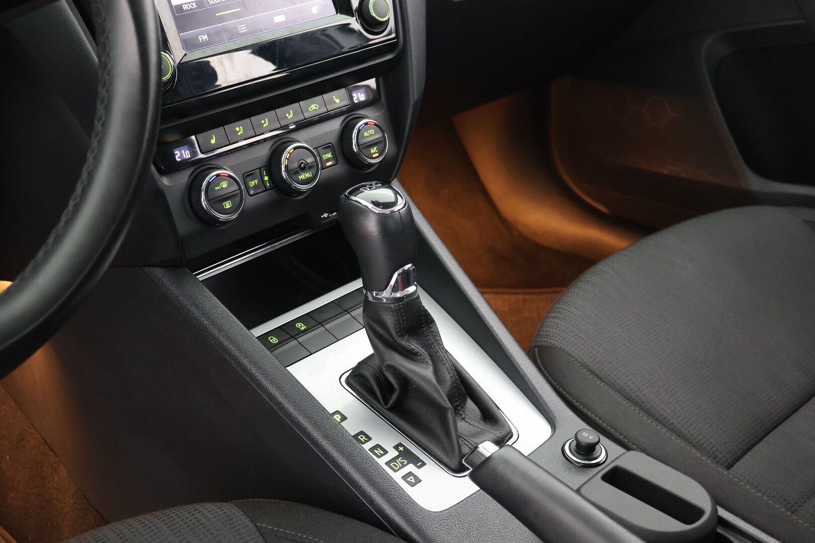 Skoda Octavia 2016 1,2 TSI Style DSG Autom. - | Suomi-auto | Vakkari | P. Tutkat | Lohko+sisäp. | SmartLink | Bi-Xenon | Kaukovaloassistentti | Todella siisti! |