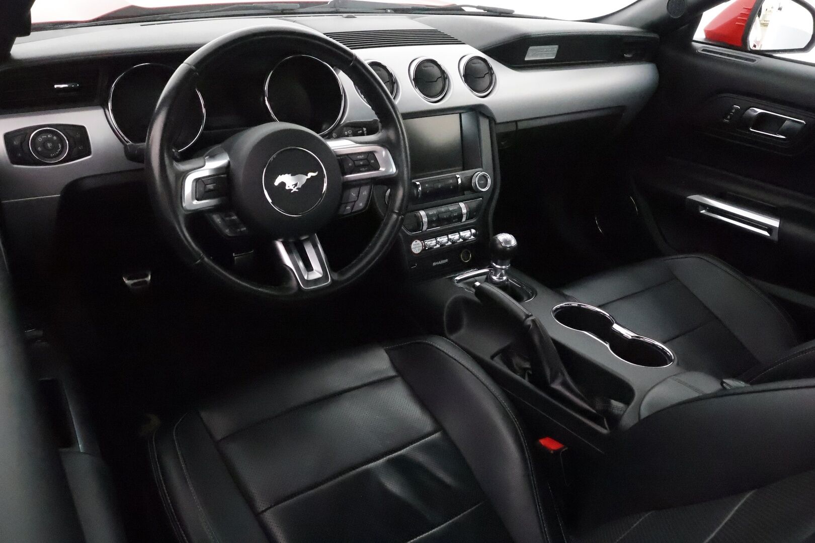 Ford Mustang 2016 5,0 V8 GT 418hv M6 Fastback** Xenon / P.kamera / Ilmastoidut nahka penkit / Keyless /  Vakkari /  Sporttipenkit ** - 2,99 % KORKOTARJOUS TÄHÄN AUTOON - 