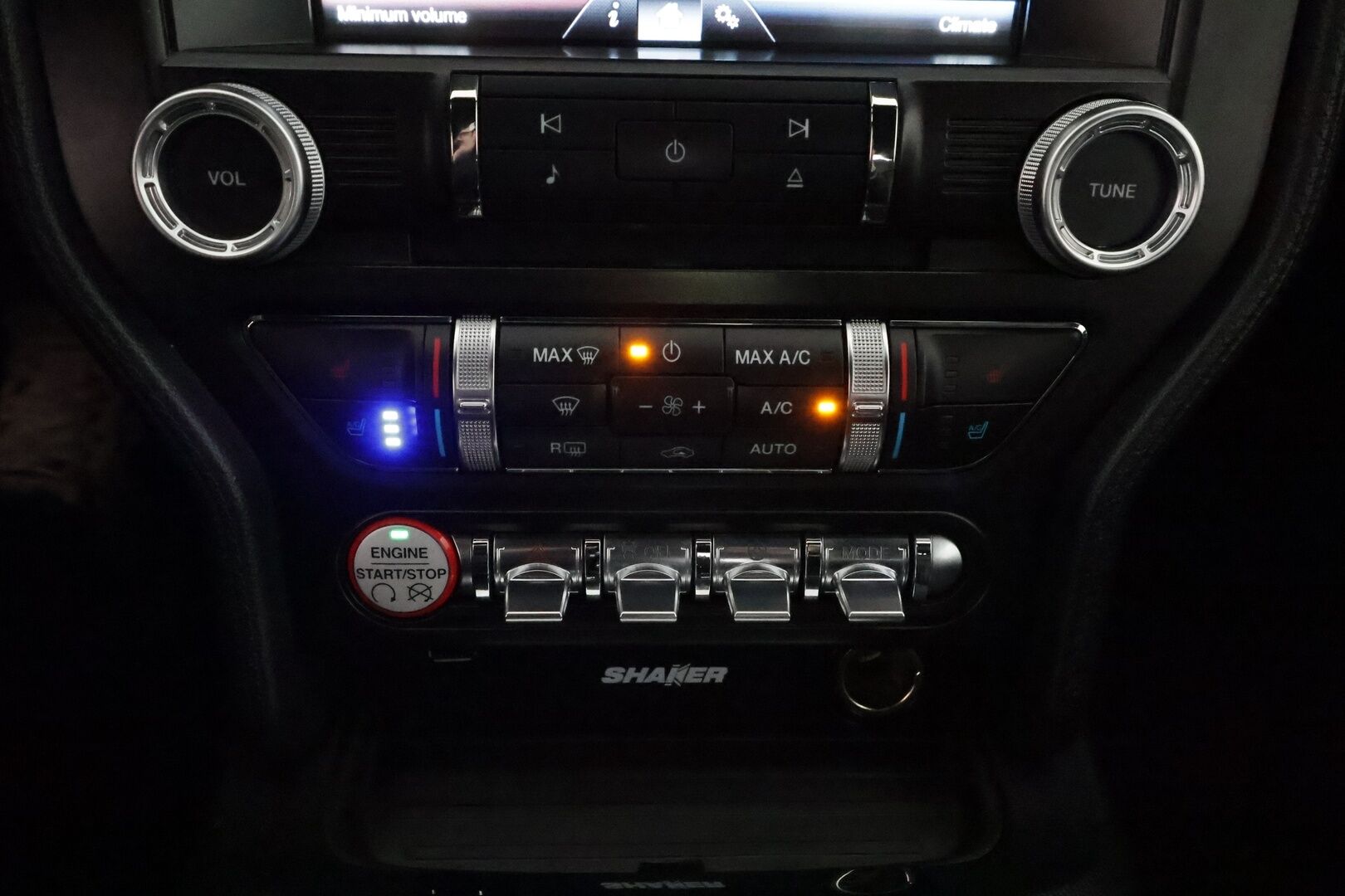 Ford Mustang 2016 5,0 V8 GT 418hv M6 Fastback** Xenon / P.kamera / Ilmastoidut nahka penkit / Keyless /  Vakkari /  Sporttipenkit ** - 2,99 % KORKOTARJOUS TÄHÄN AUTOON - 