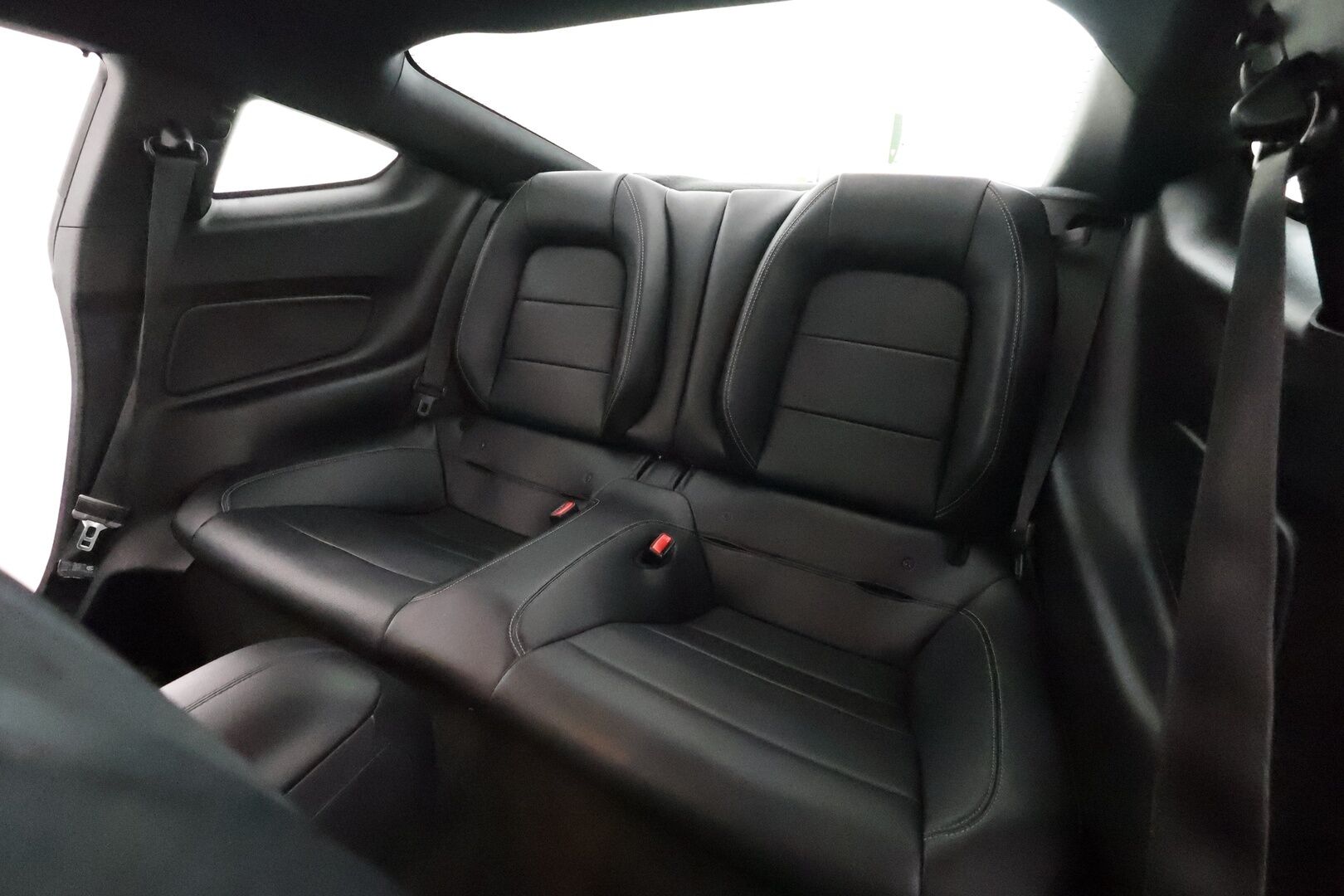 Ford Mustang 2016 5,0 V8 GT 418hv M6 Fastback** Xenon / P.kamera / Ilmastoidut nahka penkit / Keyless /  Vakkari /  Sporttipenkit ** - 2,99 % KORKOTARJOUS TÄHÄN AUTOON - 